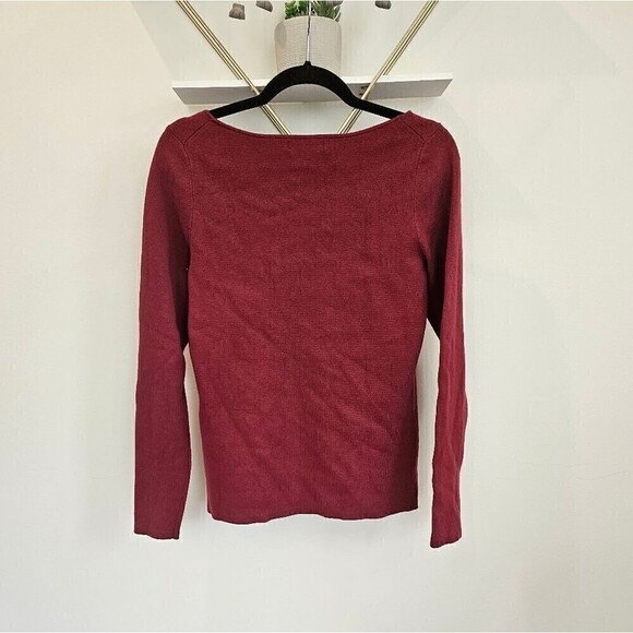 Banana Republic Women's Cranberry Wine Red Scoop Neck Fitted Sweater Size Small - Picture 7 of 7